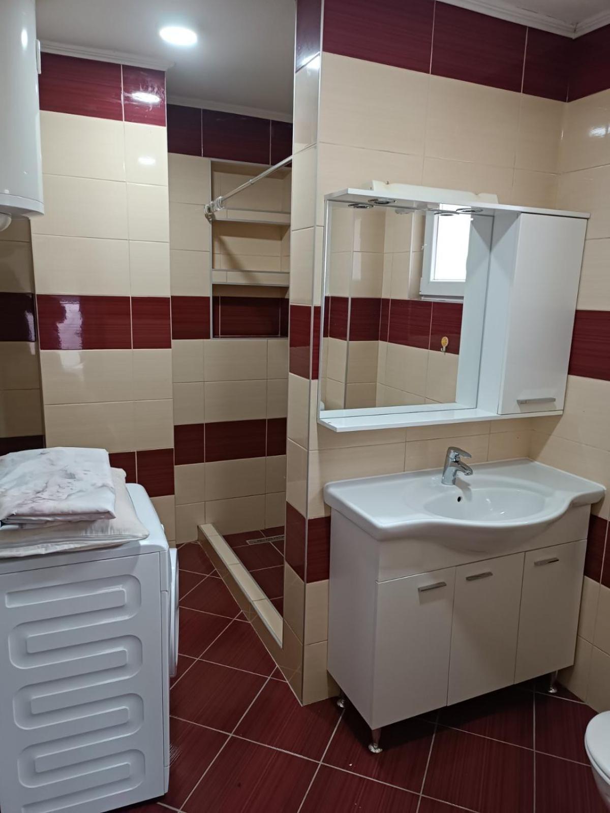 2Bdr Apt With Balcony With View- Free Parking Hotel Sarajevo Eksteriør billede